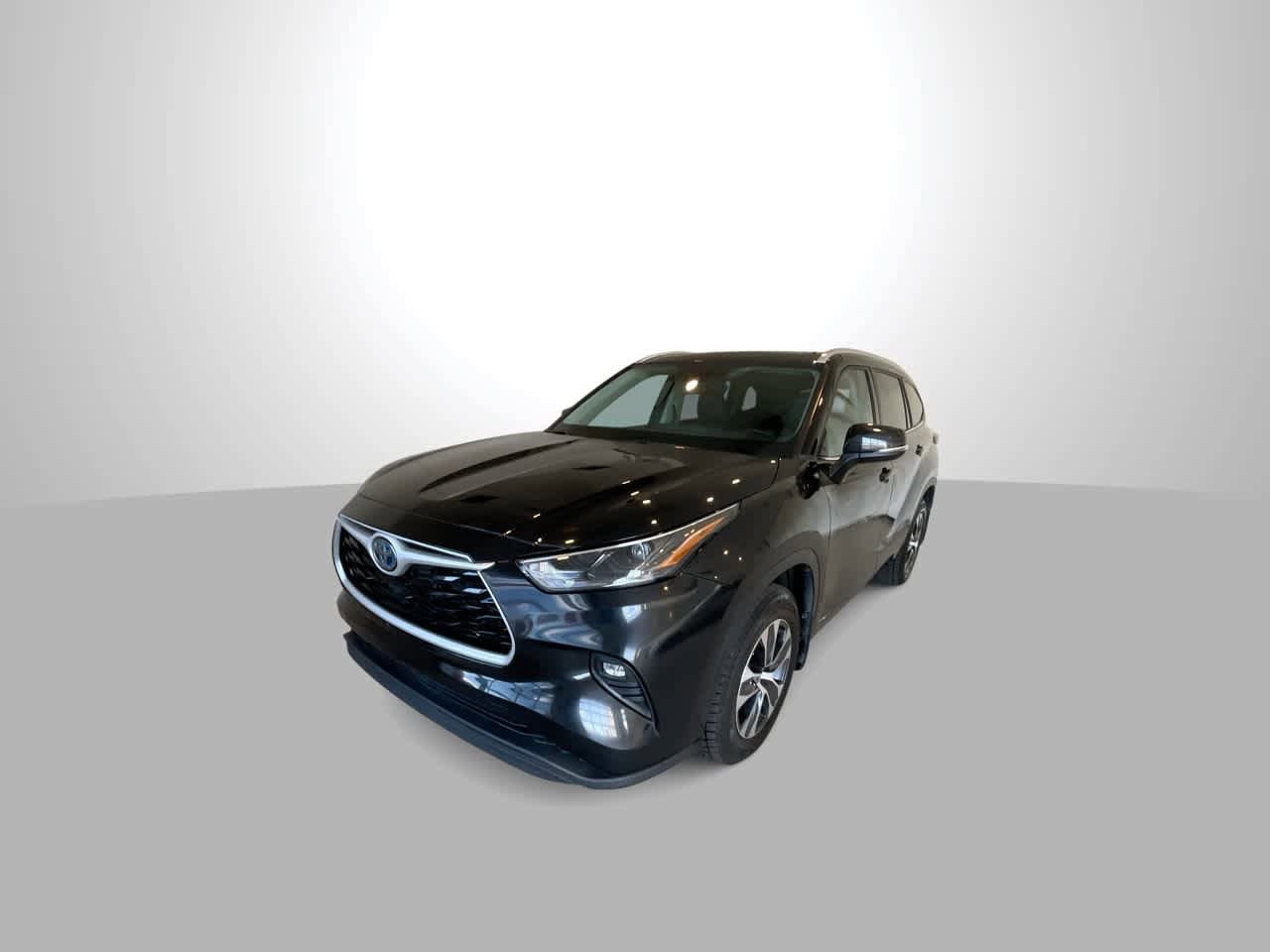Used 2022 Toyota Highlander XLE image 4