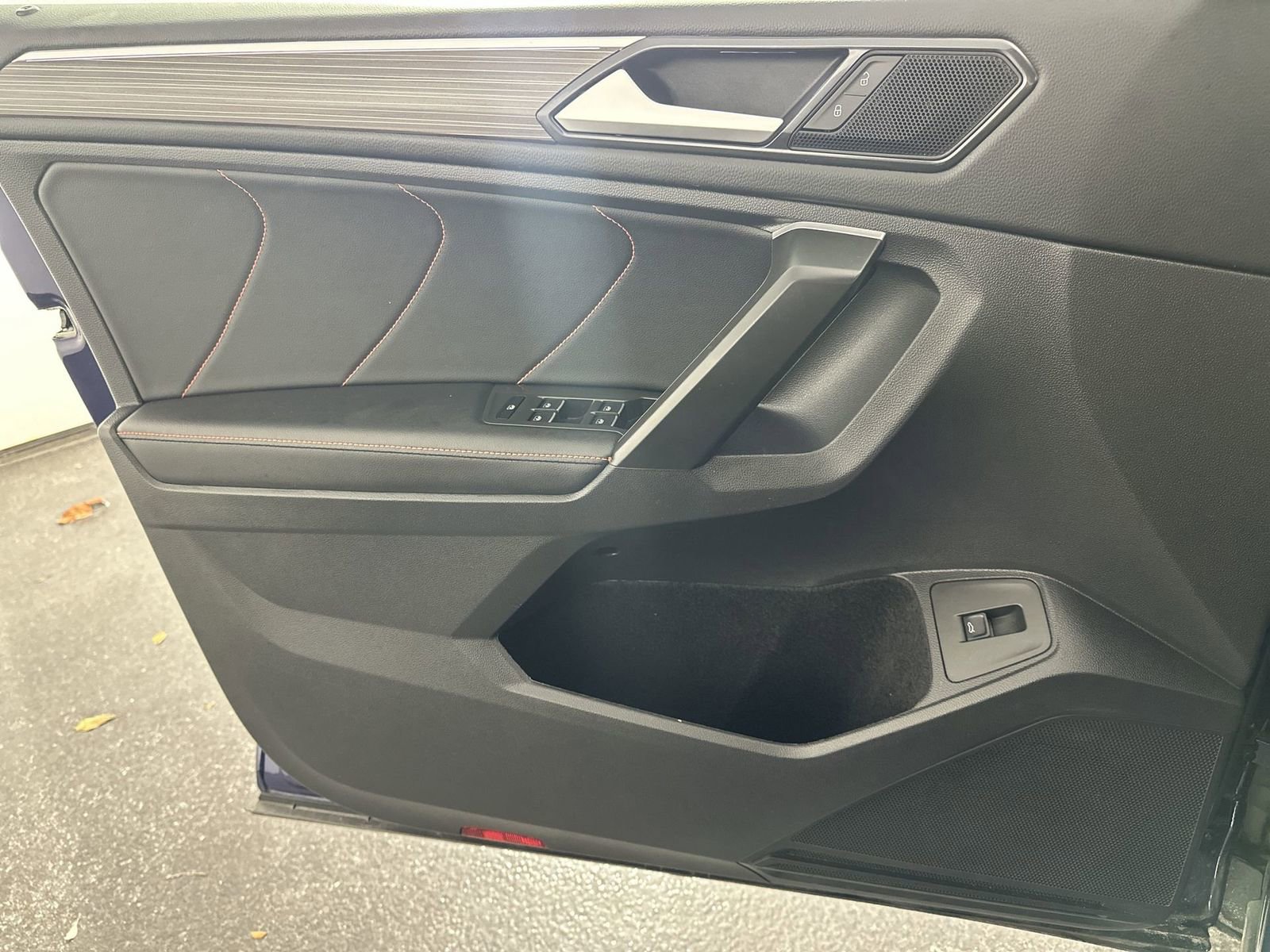 Used 2024 Volkswagen Tiguan Wolfsburg Edition image 29