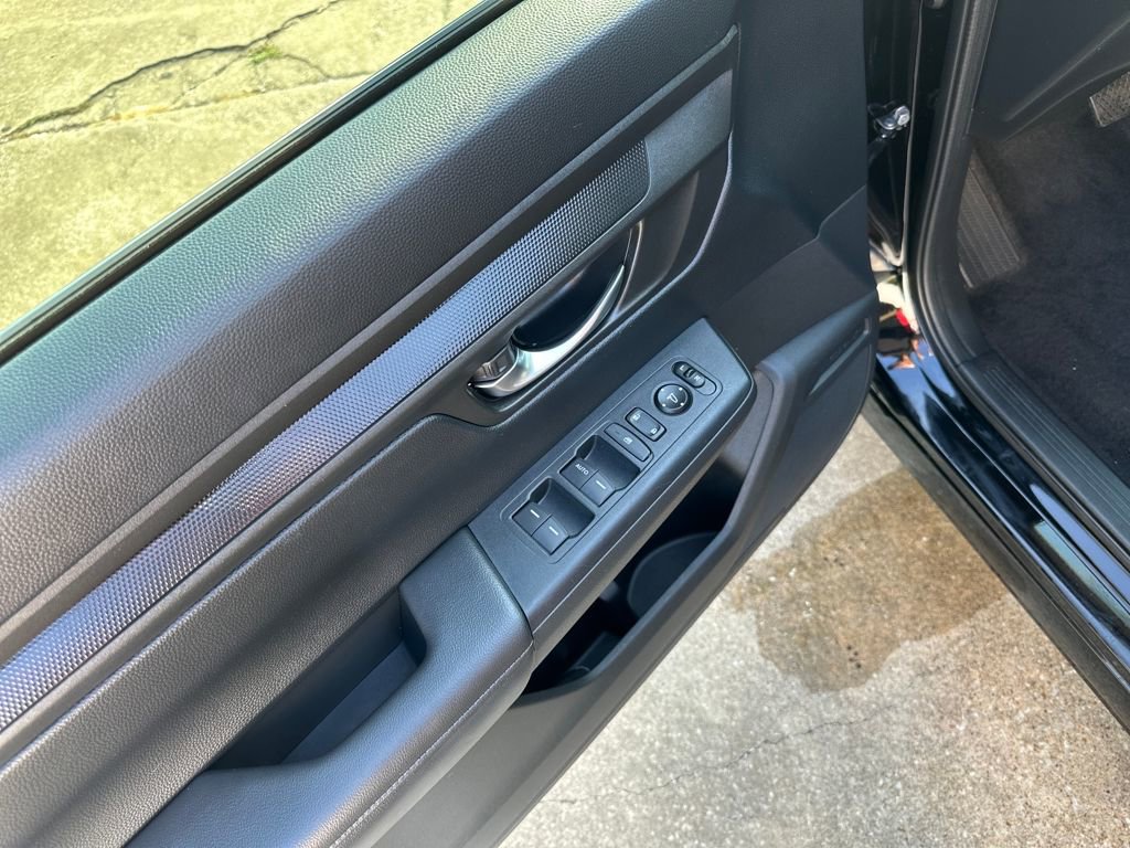 Used 2025 Honda CR-V LX image 12