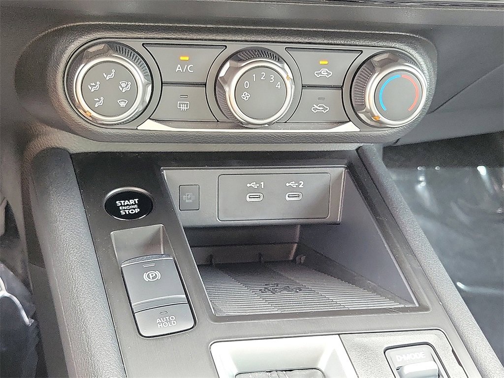 Certified 2025 Nissan Kicks SV image 10