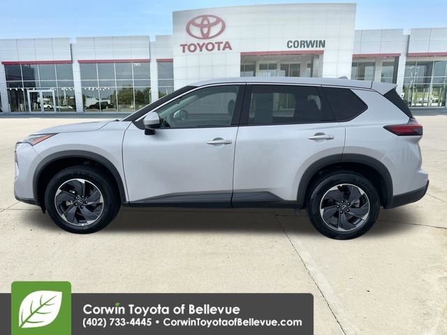 Used 2025 Nissan Rogue SV image 2