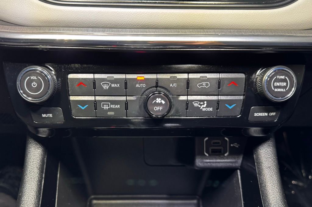 Used 2023 Jeep Compass Limited image 33