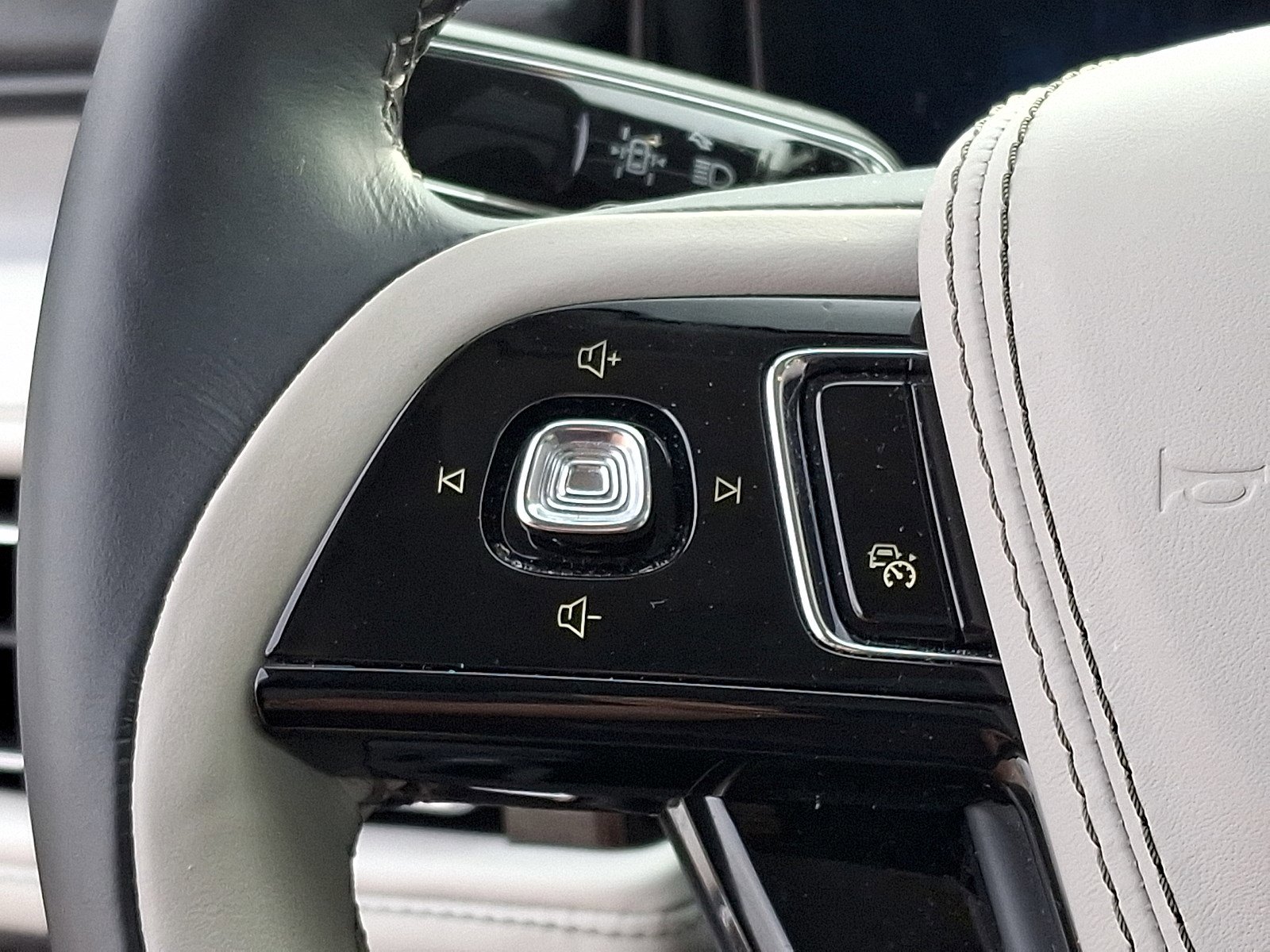 Certified 2025 Lincoln Aviator Reserve w/ Equipment Group 201A image 20