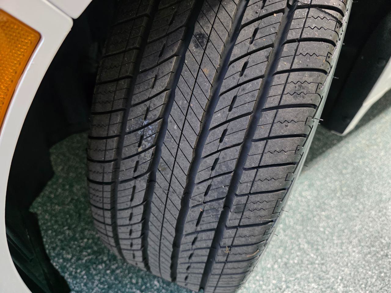 Used 2013 Lincoln MKZ FWD image 13