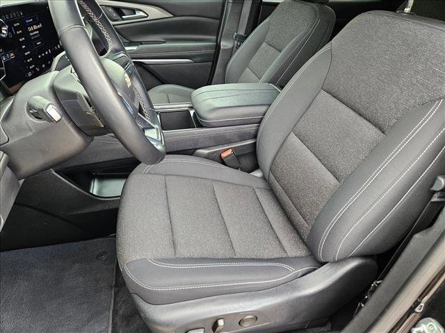 Used 2025 Chevrolet Traverse LT image 14