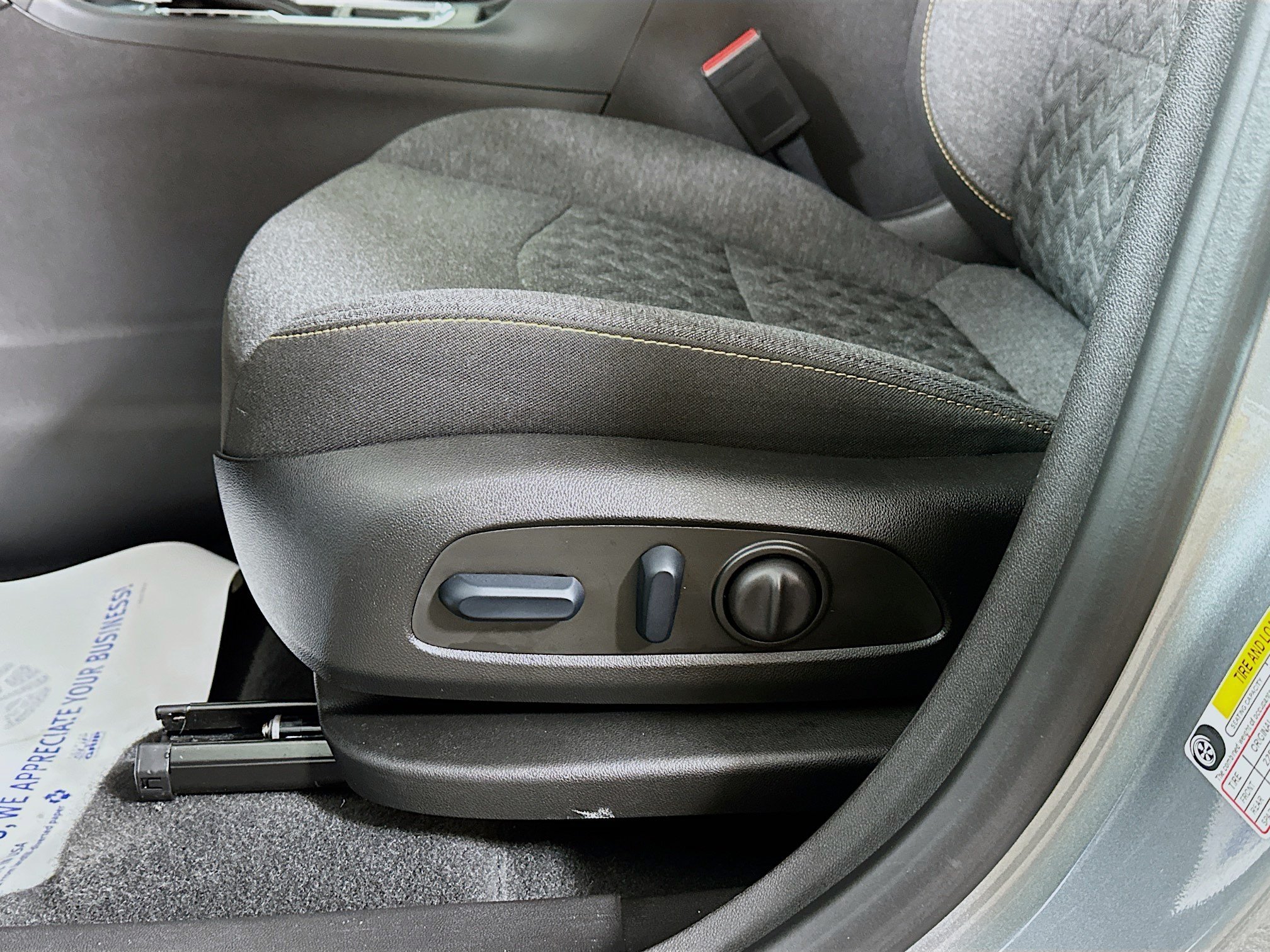 Used 2024 Chevrolet Equinox LT w/ LPO, Floor Liner Package FWD image 18