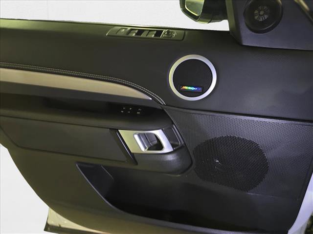 Certified 2024 Land Rover Discovery Dynamic SE image 23