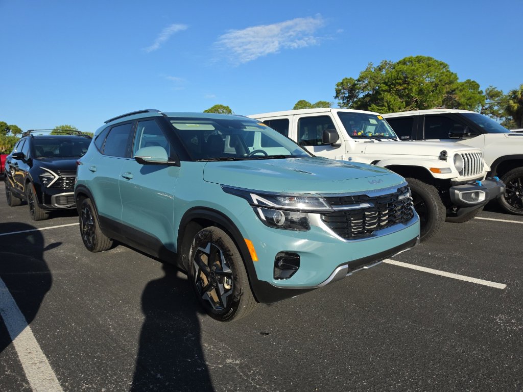 Used 2026 Kia Seltos EX FWD image 3