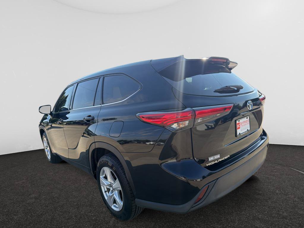 Used 2020 Toyota Highlander LE FWD image 6
