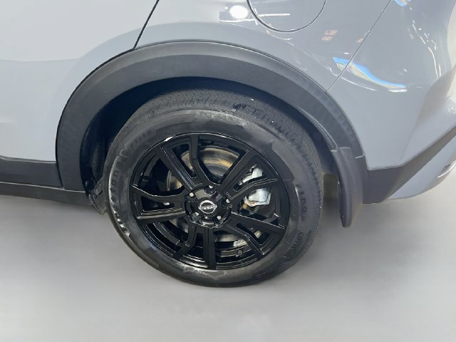 Used 2024 Nissan Kicks SR w/ SR Premium Package FWD image 23
