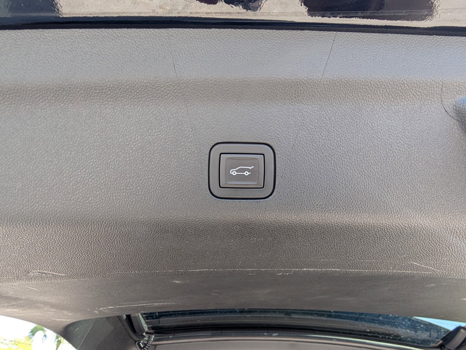 Used 2025 GMC Yukon XL Denali RWD image 17