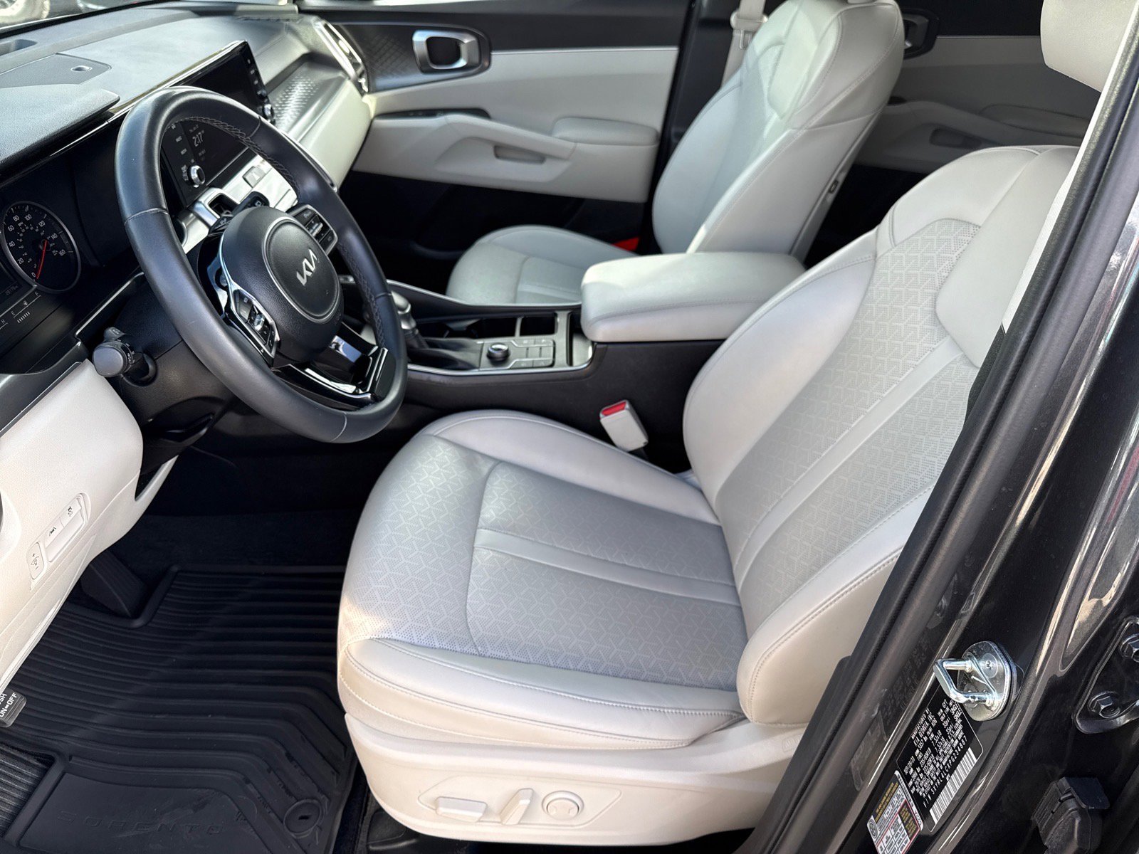 Used 2023 Kia Sorento S w/ Panoramic Sunroof Package image 10