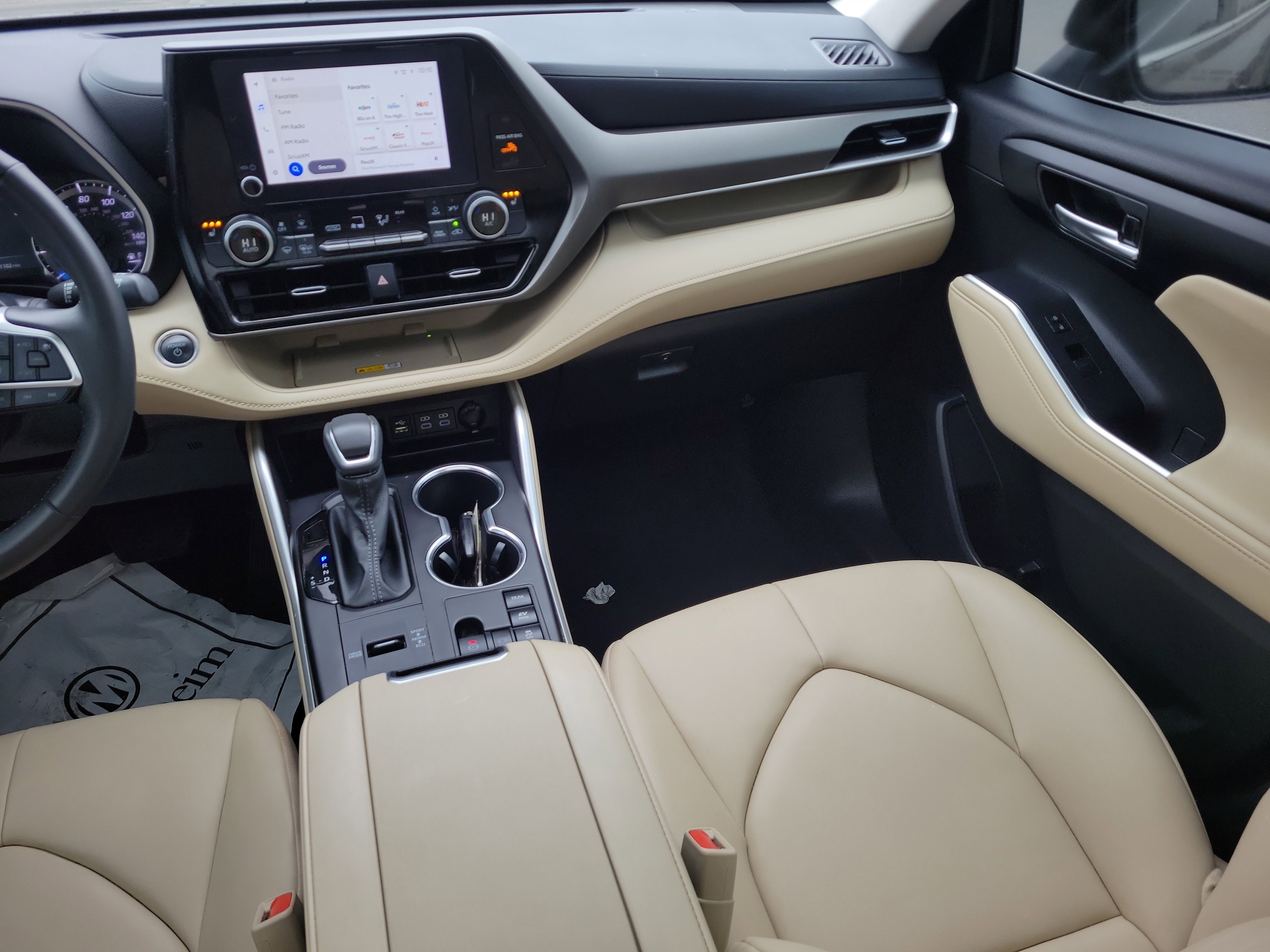 Used 2024 Toyota Highlander XLE image 17