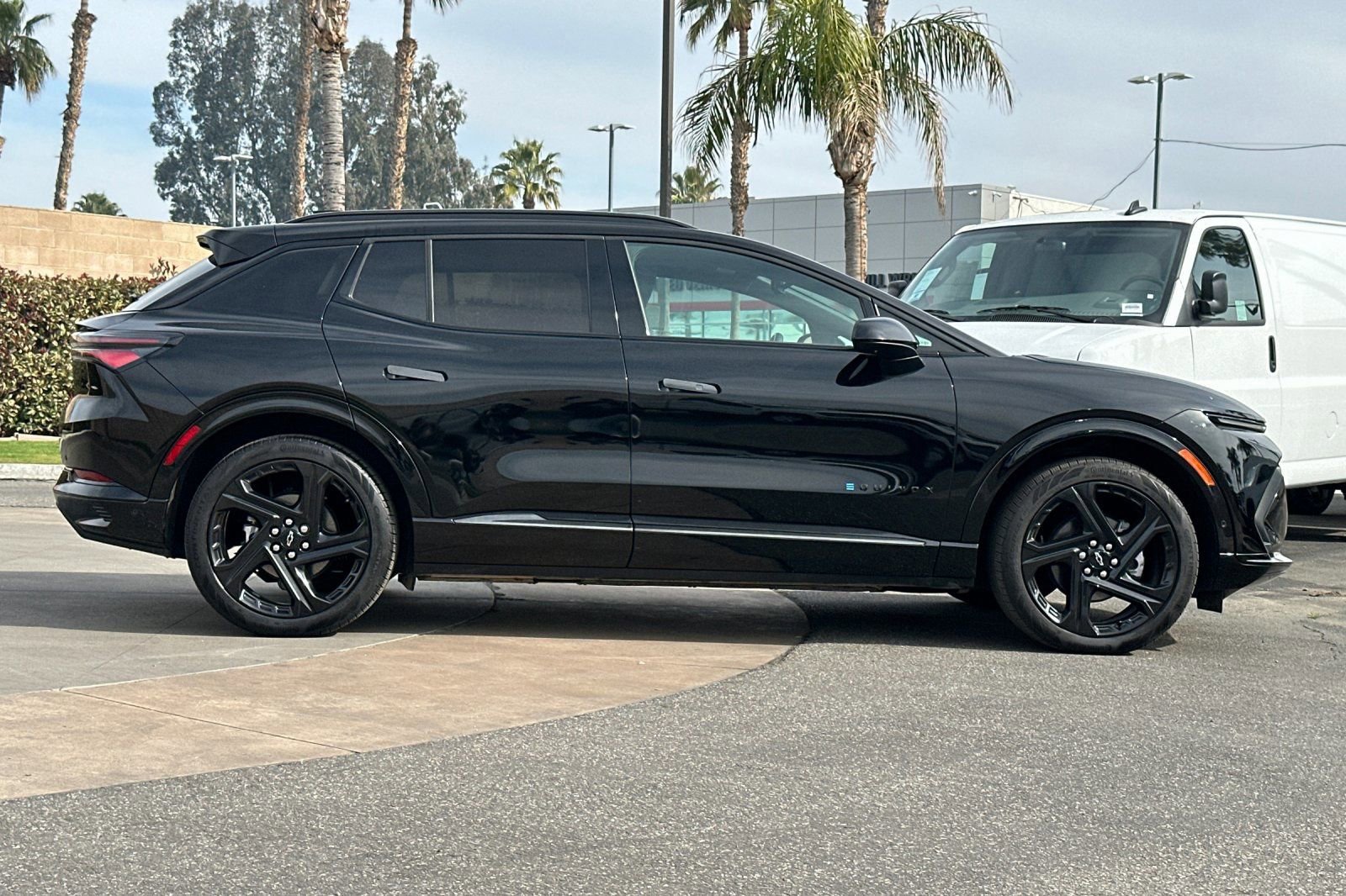 Used 2024 Chevrolet Equinox EV RS image 3