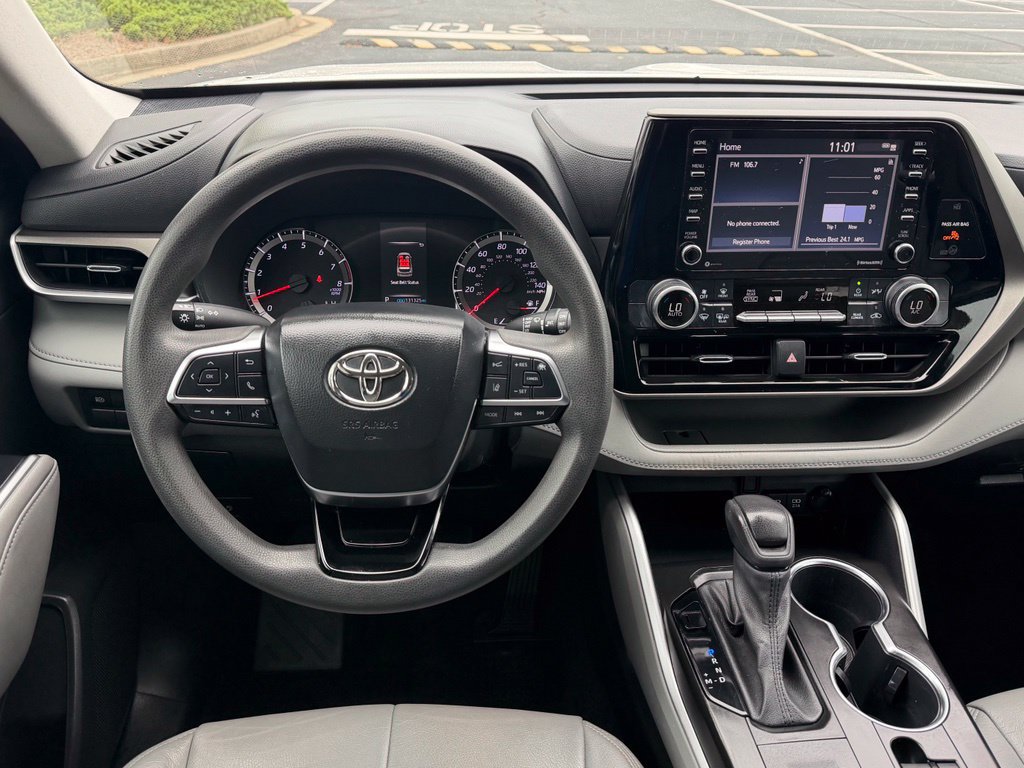 Used 2021 Toyota Highlander L FWD image 11