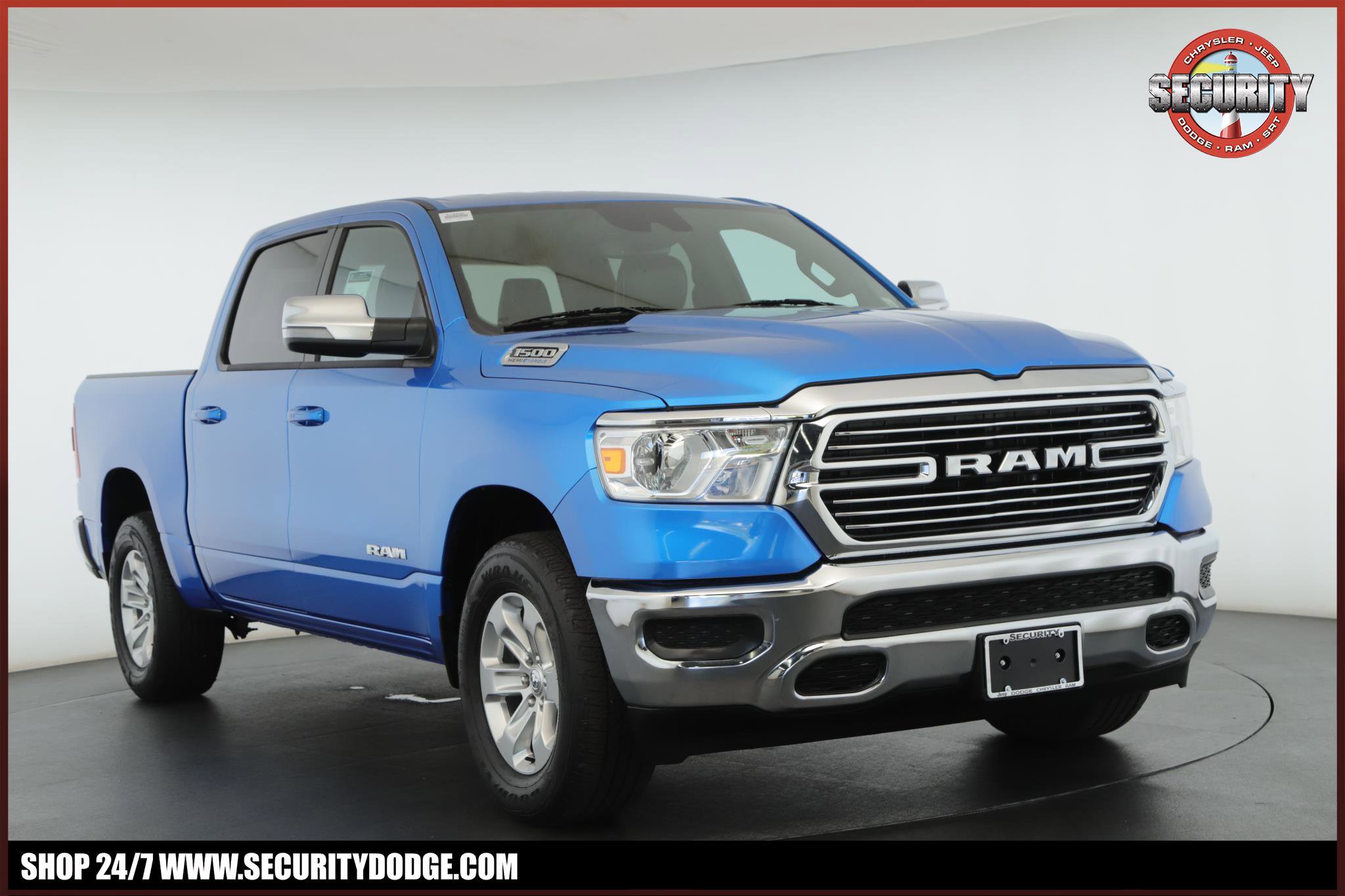 Used 2024 RAM 1500 Laramie AWD/4WD image 1