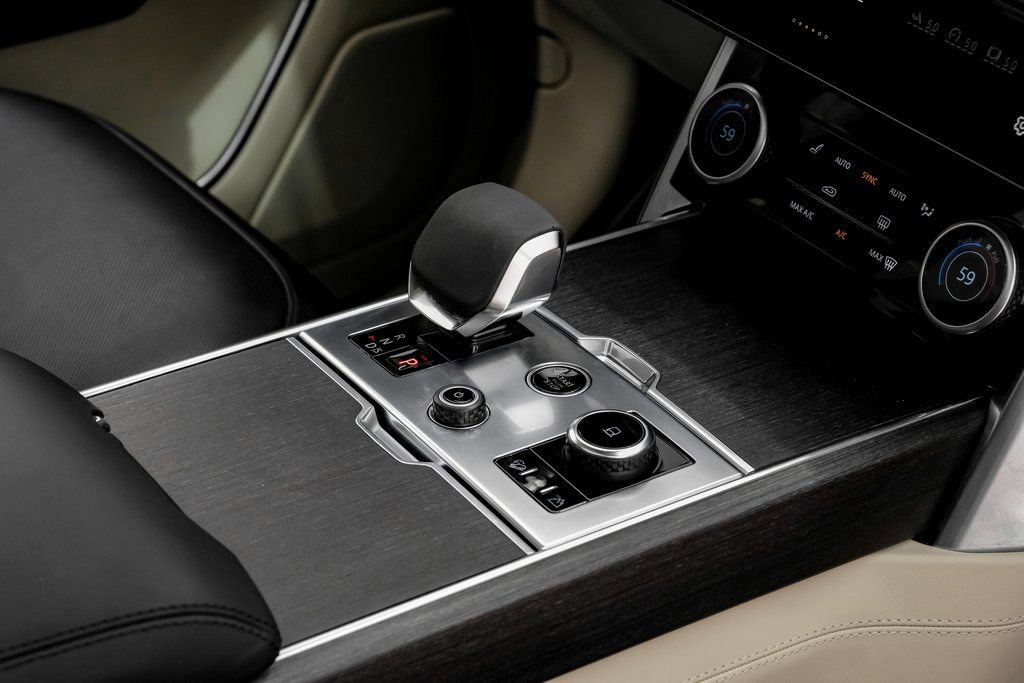 Used 2022 Land Rover Range Rover Long Wheelbase SE image 22