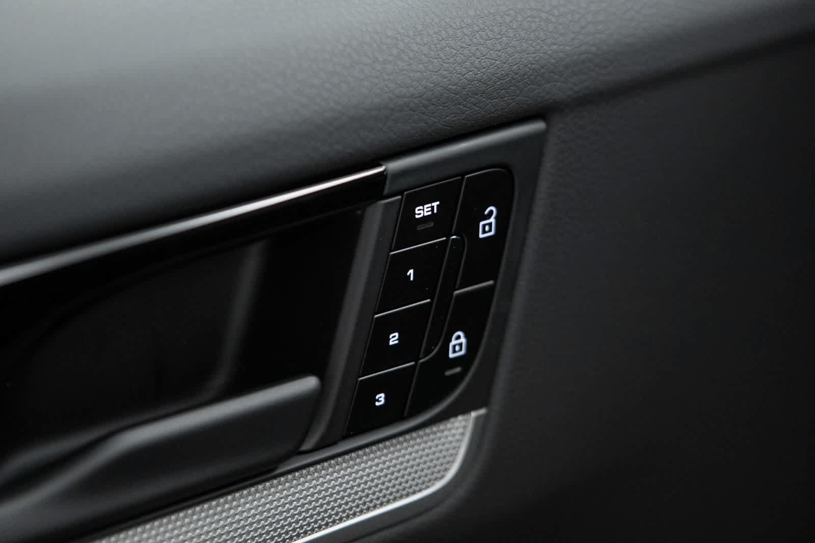 New 2026 Porsche Cayenne Coupe AWD/4WD image 25