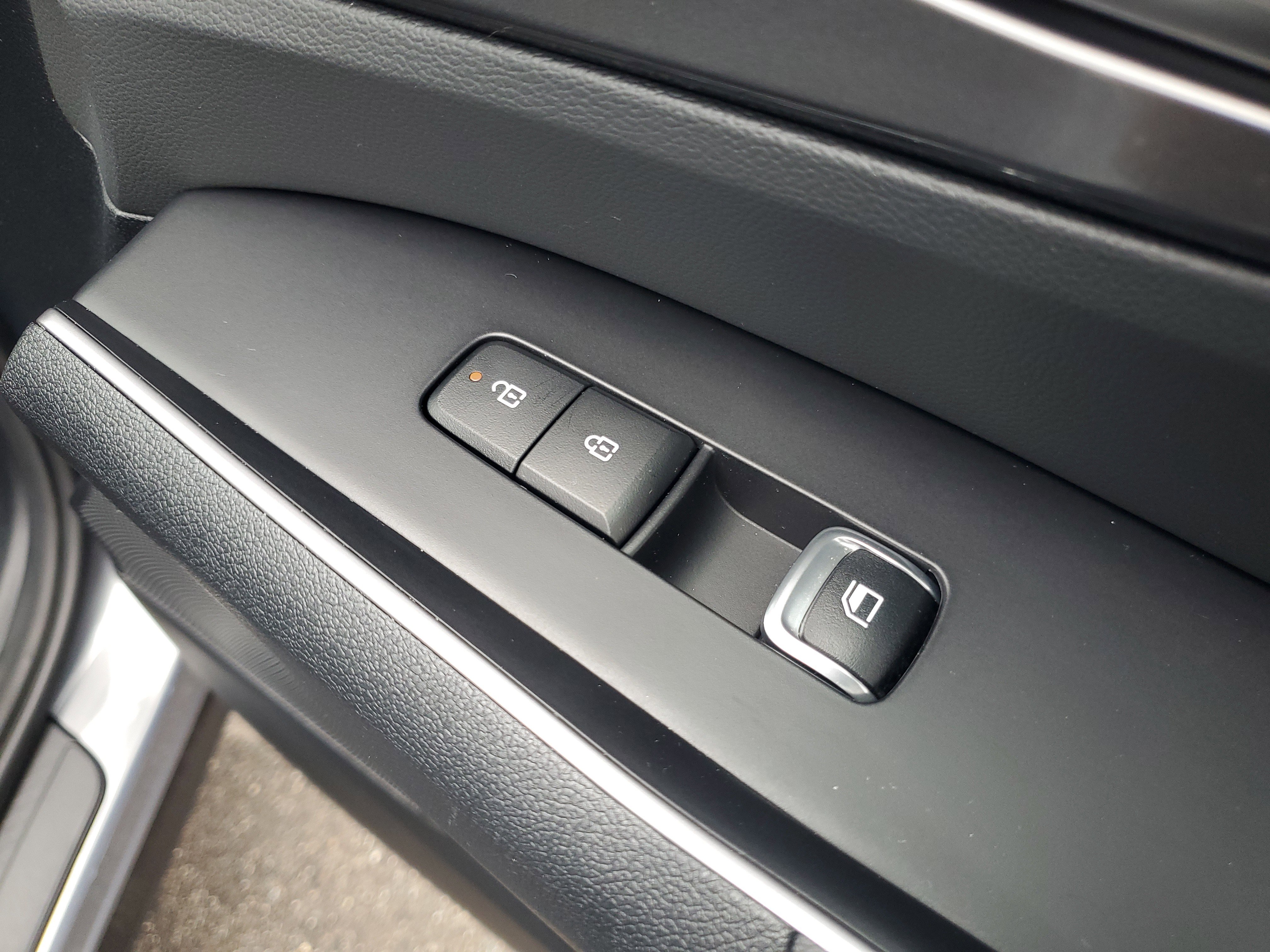 Certified 2025 Kia Sorento EX w/ Panoramic Sunroof Package image 11