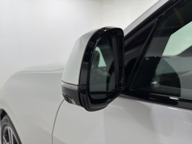 Certified 2024 BMW X7 xDrive40i w/ M Sport Package image 9