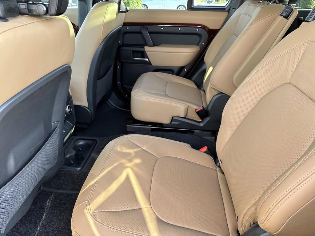New 2026 Land Rover Defender 130 X-Dynamic SE image 11