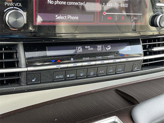 Used 2022 Toyota Sienna XLE image 32