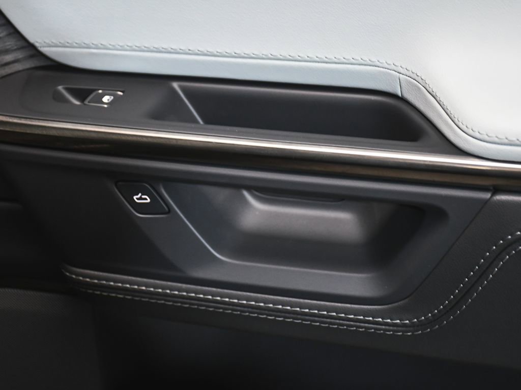 Used 2025 Rivian R1S Adventure image 17