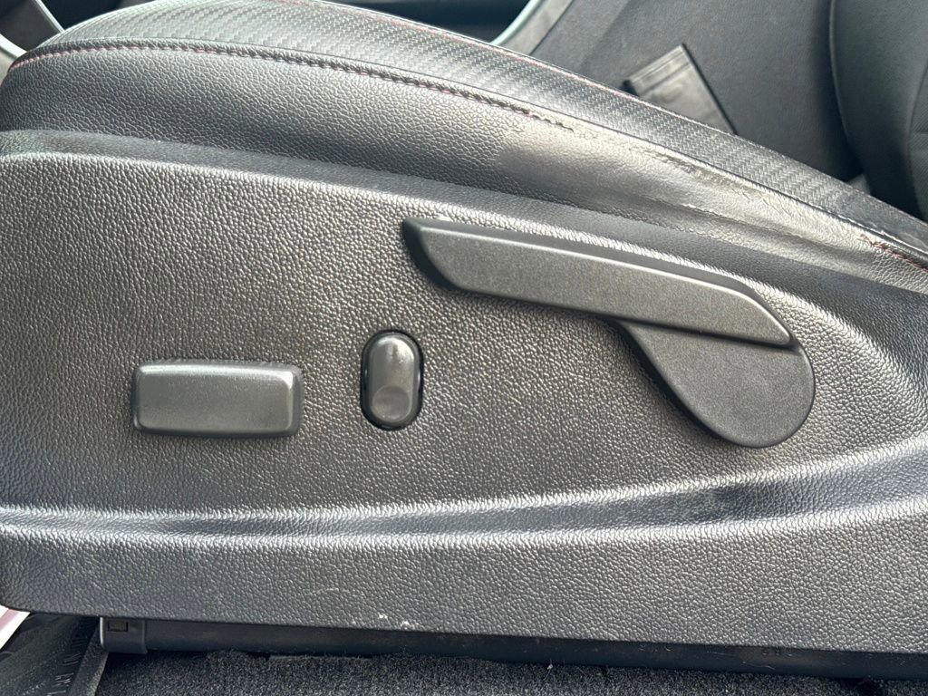 Used 2017 GMC Canyon SLE w/ All Terrain Package image 28