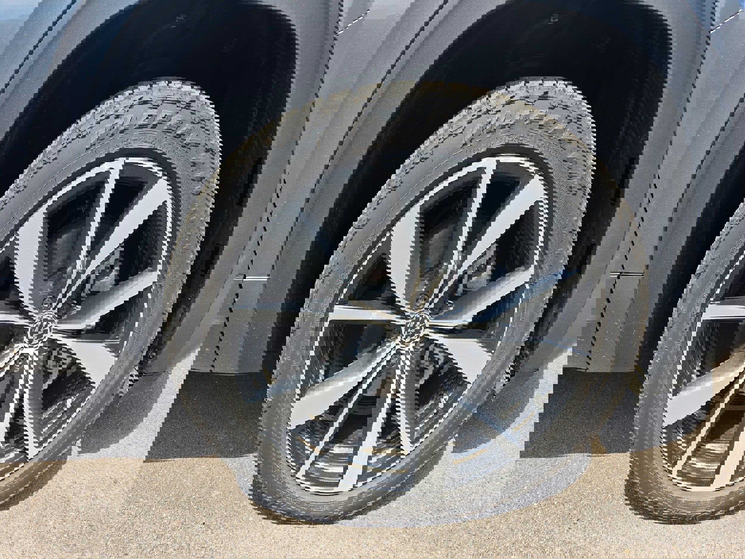 Used 2024 Volkswagen Atlas SEL Premium R-Line AWD/4WD image 9