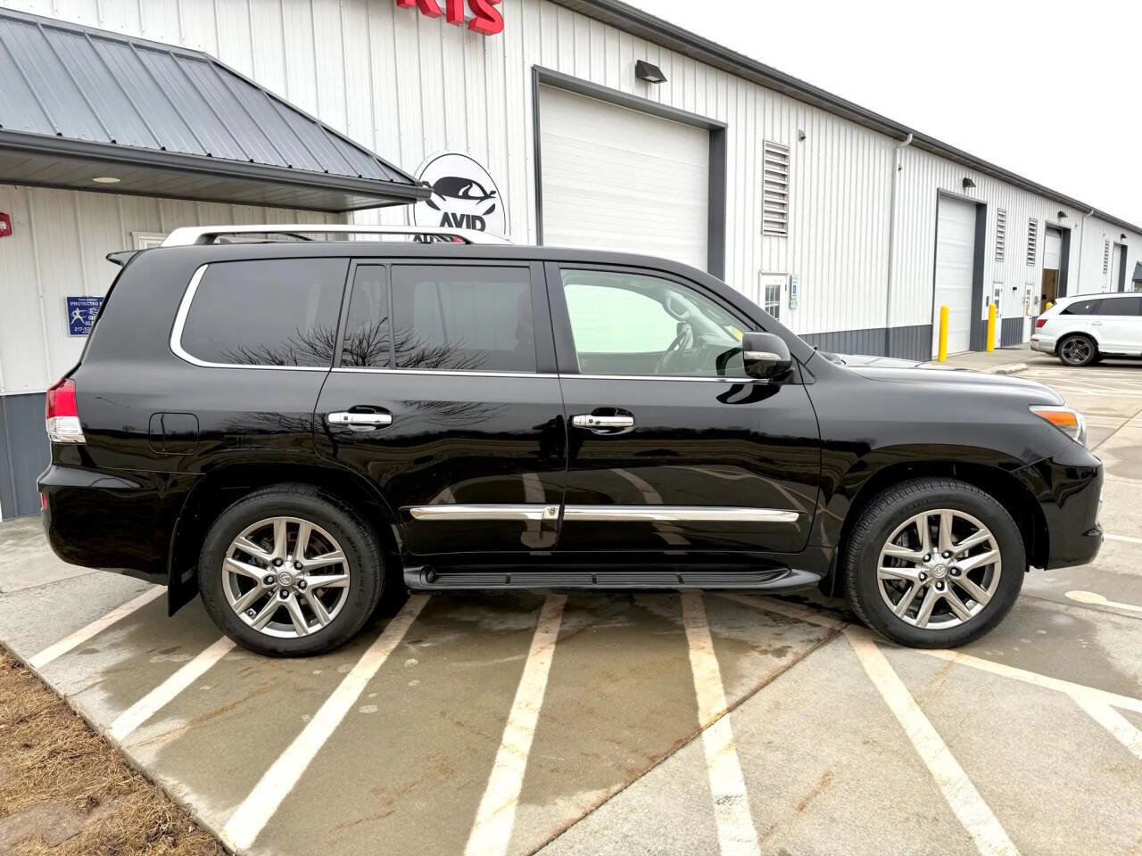 Used 2014 Lexus LX 570 4WD image 9