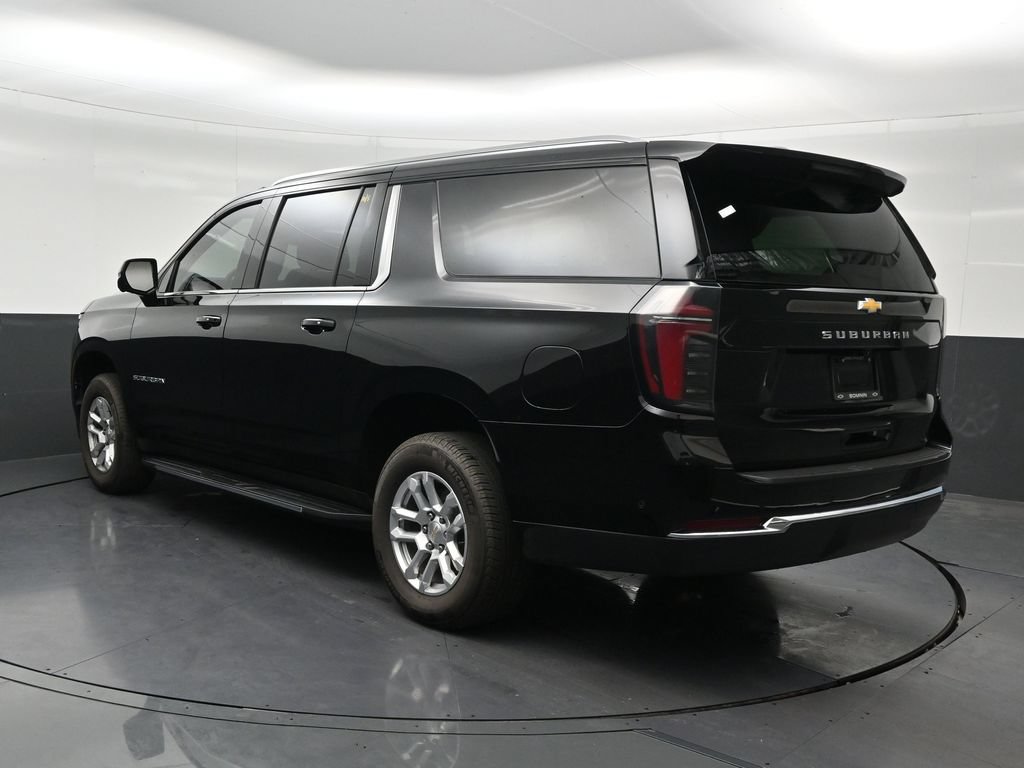 Used 2026 Chevrolet Suburban LS RWD image 3