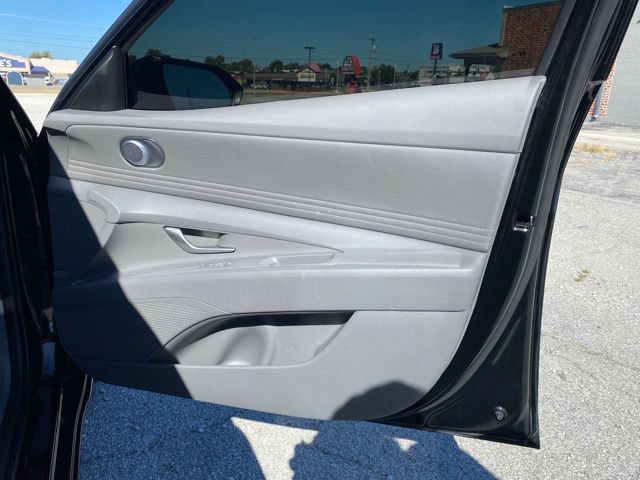 Used 2025 Hyundai Elantra SEL FWD image 16