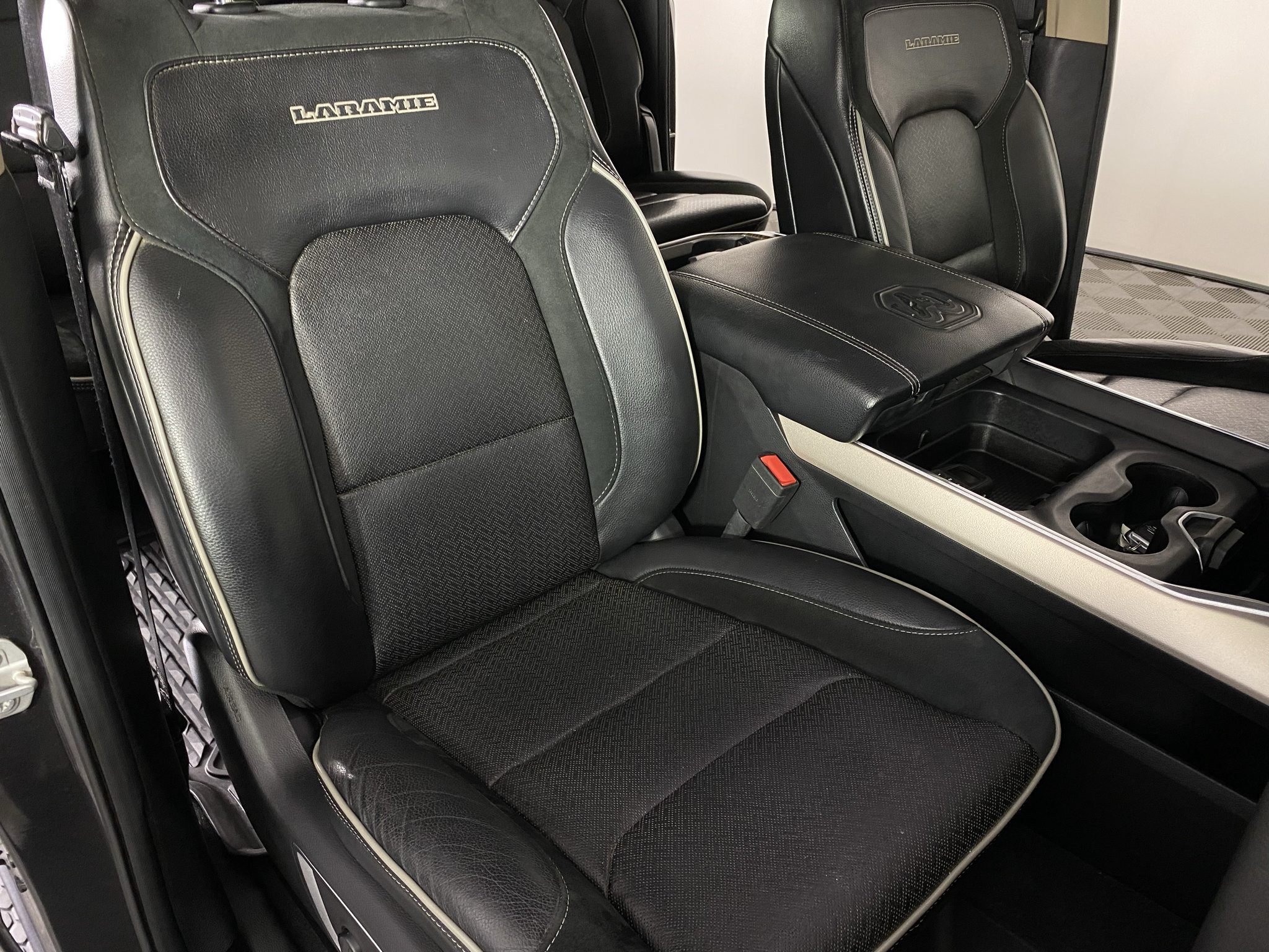 Used 2019 RAM 1500 Laramie AWD/4WD image 31