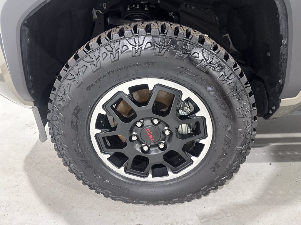 Used 2025 Toyota Tacoma TRD Off-Road AWD/4WD image 10