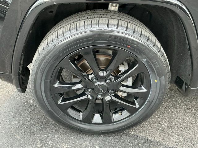 Used 2020 Jeep Grand Cherokee Altitude AWD/4WD image 9