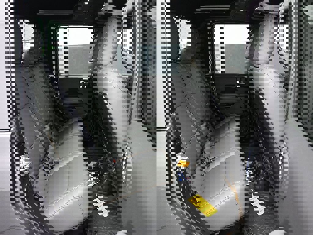 New 2025 Jeep Gladiator Mojave image 25