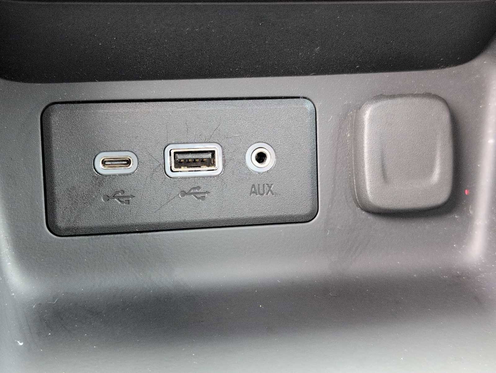 Used 2024 GMC Terrain SLE image 30