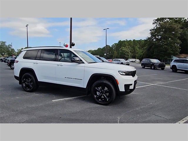 New 2025 Jeep Grand Cherokee L Altitude image 38