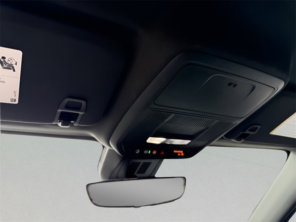 Used 2025 Chevrolet Equinox LT w/ Convenience Package II image 25