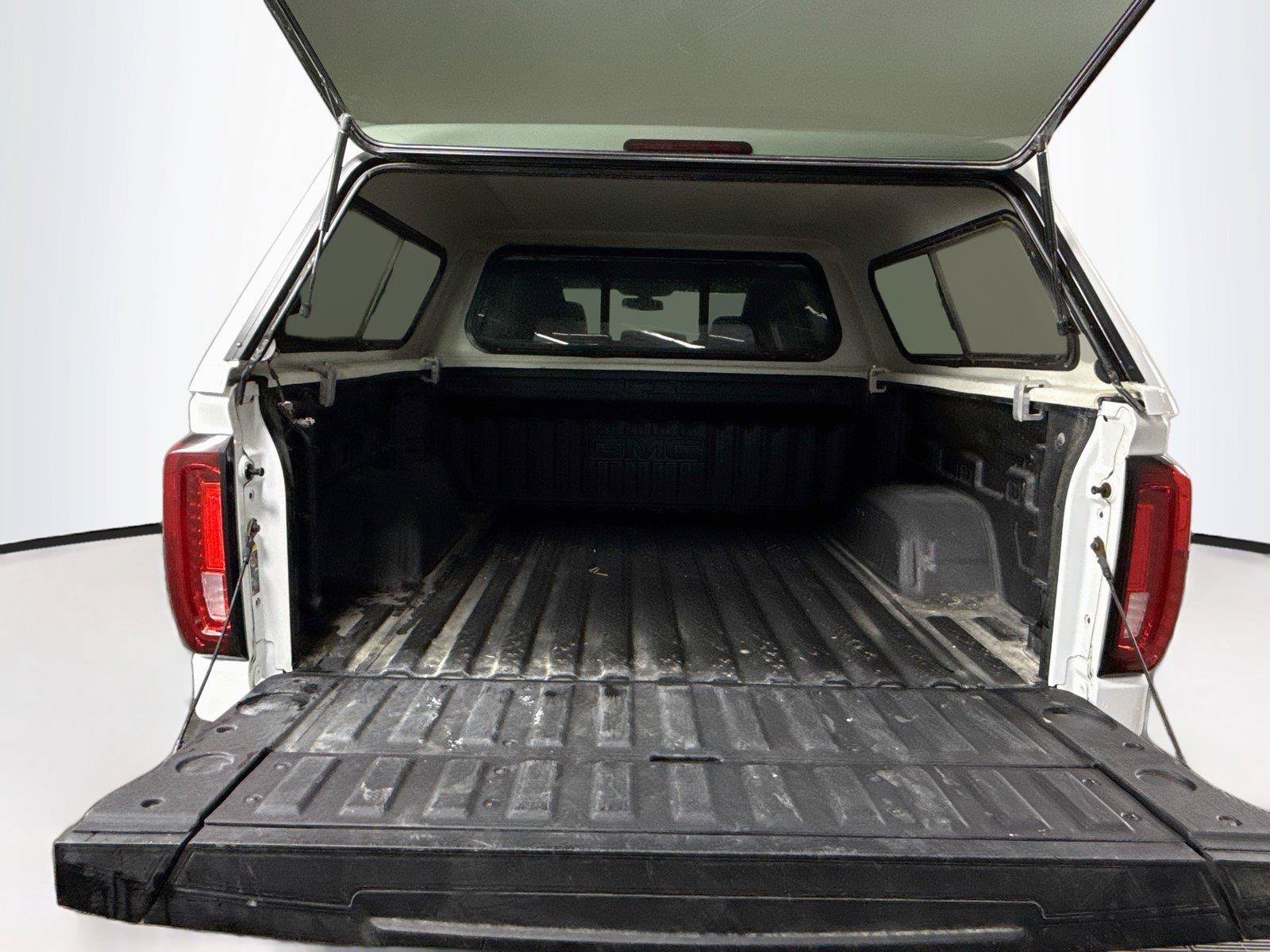 Used 2022 GMC Sierra 1500 SLT w/ SLT Premium Package AWD/4WD image 17
