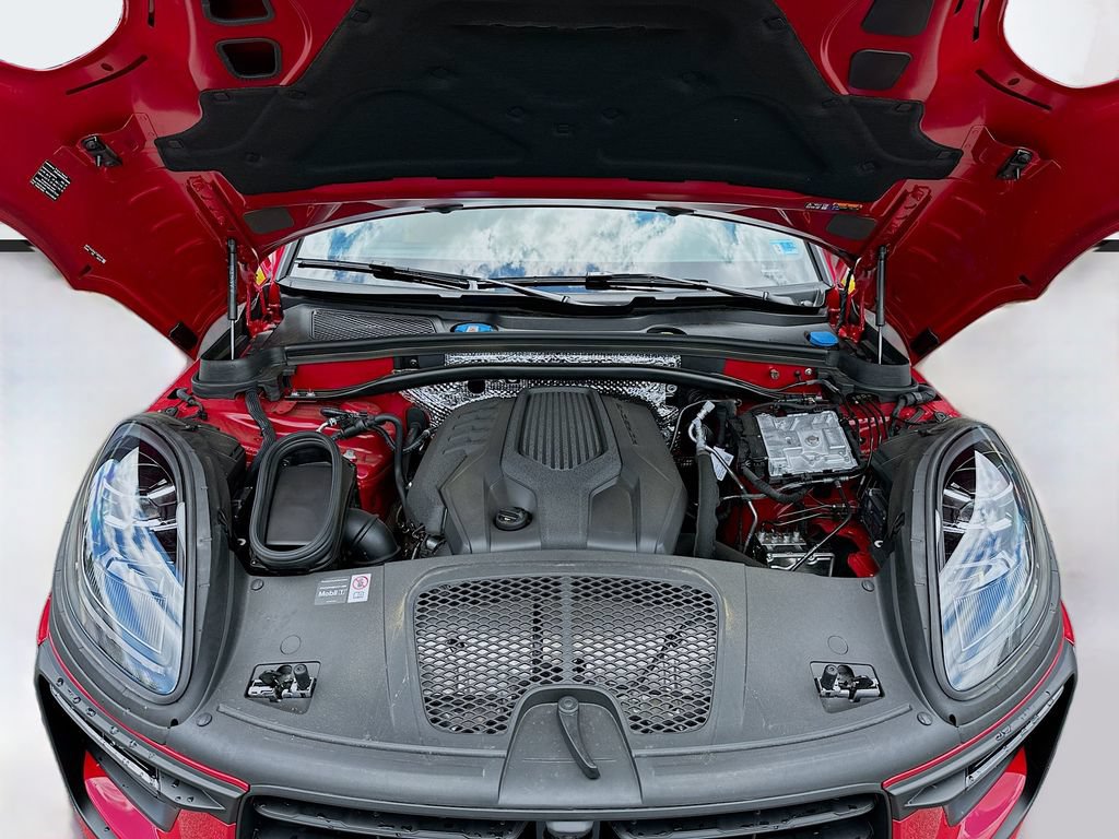 Certified 2026 Porsche Macan AWD/4WD image 32