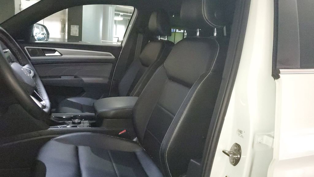 Used 2022 Volkswagen Atlas Cross Sport SE image 19