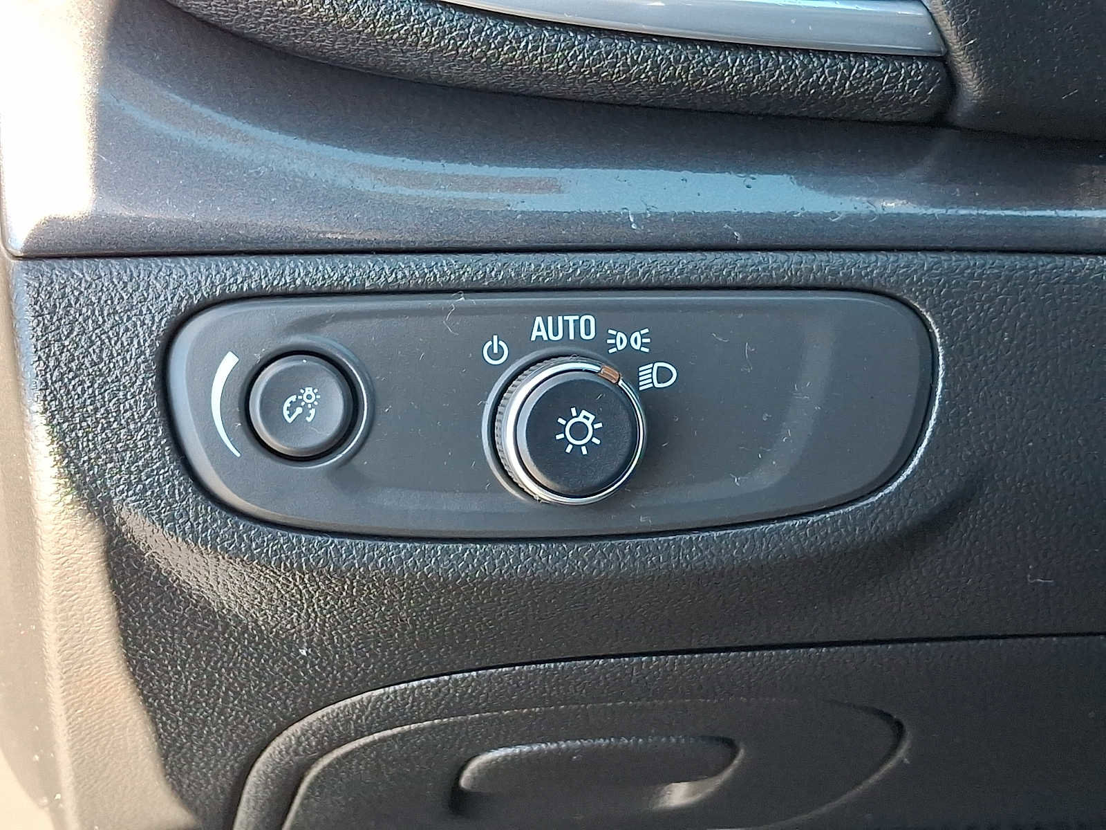 Certified 2022 Buick Encore Preferred w/ Safety Package image 25