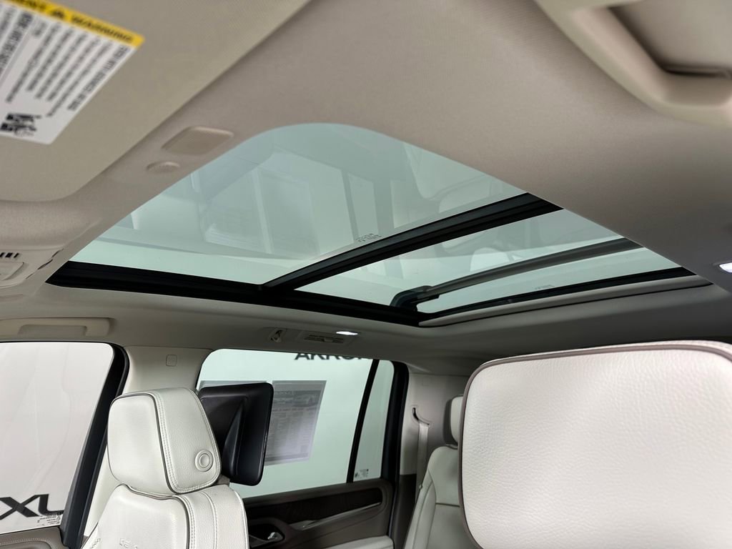 Used 2023 GMC Yukon XL Denali w/ Denali Reserve Package AWD/4WD image 4