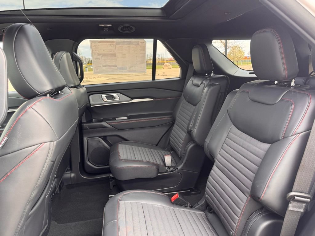 New 2026 Ford Explorer ST-Line w/ ST-Line Street Pack AWD/4WD image 32