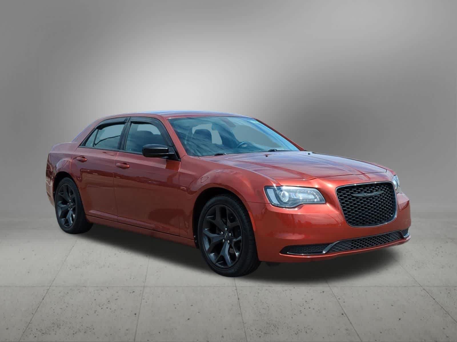 Used 2020 Chrysler 300 Touring w/ Sport Appearance Package RWD image 8