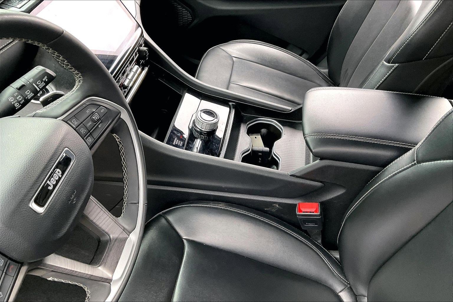 Certified 2025 Jeep Grand Cherokee Limited AWD/4WD image 14
