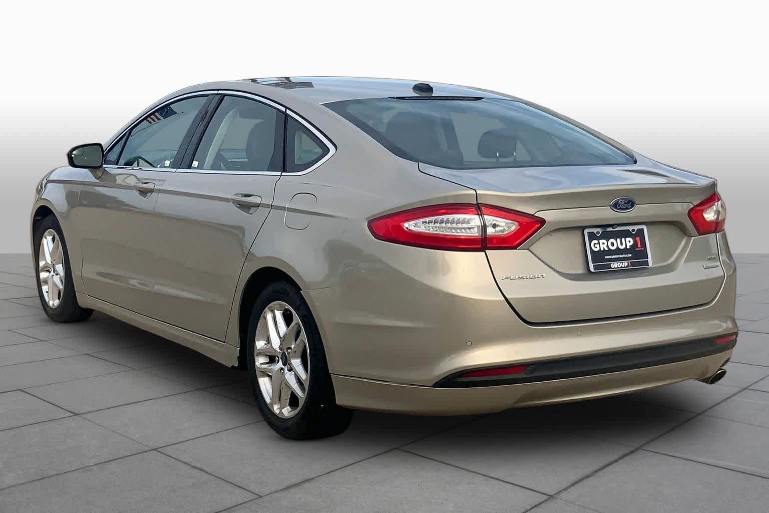 Used 2015 Ford Fusion SE w/ Equipment Group 202A FWD image 12