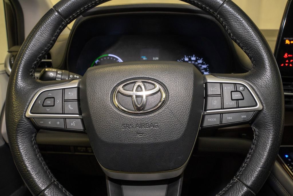 Used 2021 Toyota Sienna XLE image 19