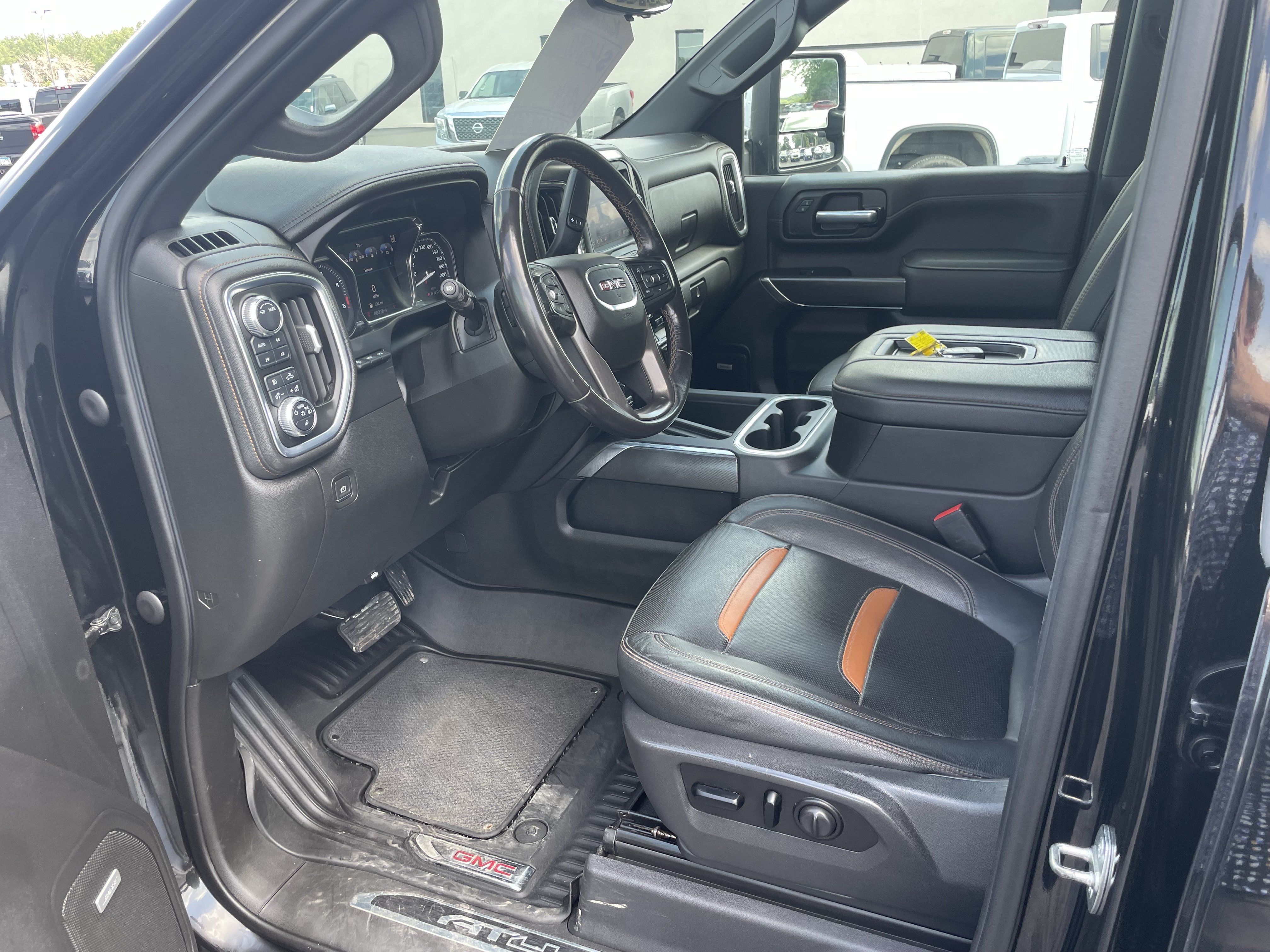 Used 2021 GMC Sierra 2500 AT4 w/ AT4 Preferred Package AWD/4WD image 13